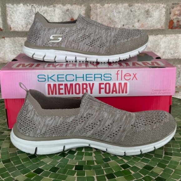 SKECHERS GLIDER STUNNER TAUPE 6.5 WIDE FIT - Picture 2 of 11